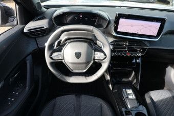 PEUGEOT 2008 HYBRID 145 E-DCS6 ALLURE