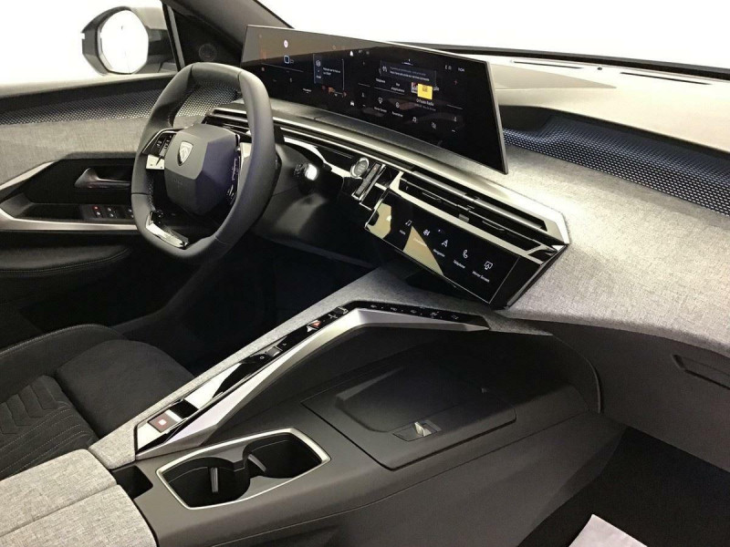 PEUGEOT 3008 HYBRID 145 E-DCS6 GT EXCLUSIVE