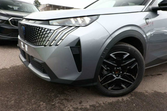 PEUGEOT 5008 HYBRID 145 E-DCS6 GT