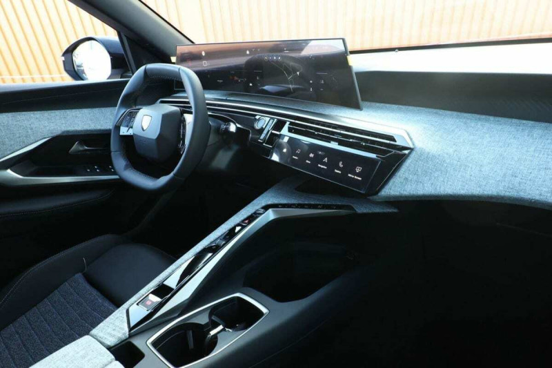 PEUGEOT 3008 HYBRID 145 ALLURE