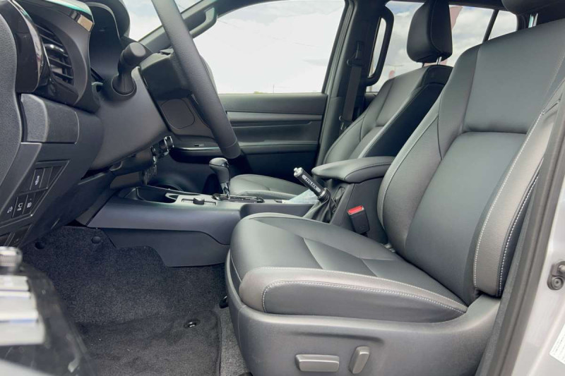 TOYOTA HILUX 2.8 204 BVA INVINCIBLE 4PL