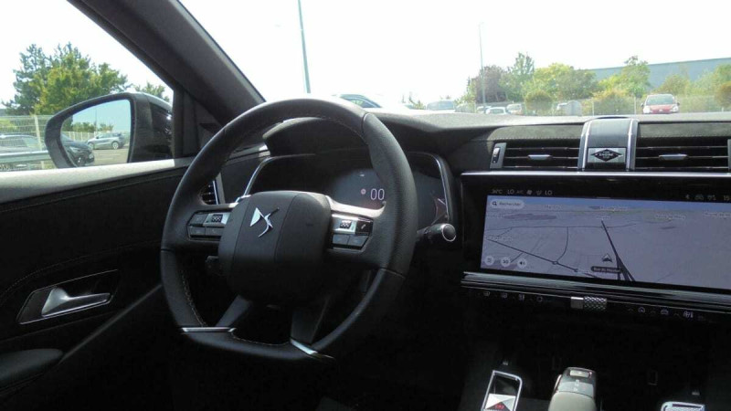 DS DS7 BLUEHDI 130 EAT8 PERFORMANCE LINE