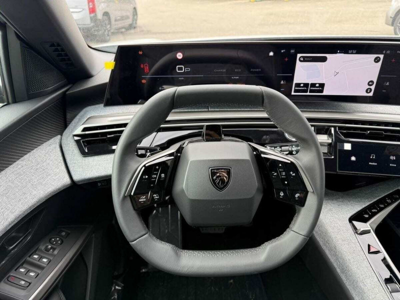 PEUGEOT 5008 HYBRID 145 E-DCS6 ALLURE