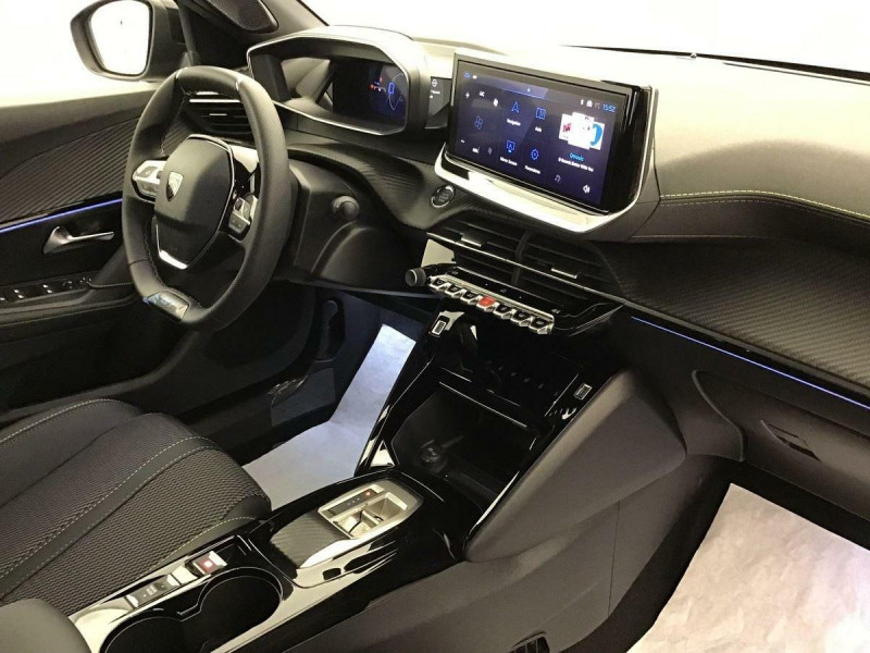 PEUGEOT 2008 HYBRID 136 E-DCS6 GT