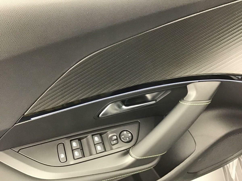 PEUGEOT 2008 HYBRID 136 E-DCS6 GT