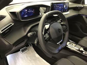 PEUGEOT 2008 HYBRID 136 E-DCS6 GT