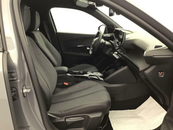 PEUGEOT 2008 ALLURE HYBRID 145 E-DSC6
