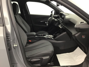 PEUGEOT 2008 ALLURE HYBRID 145 E-DSC6