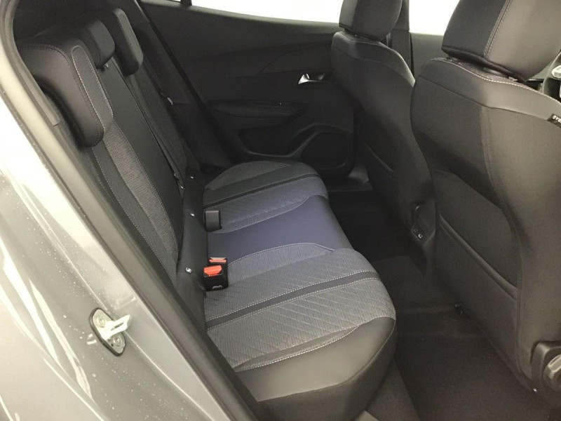 PEUGEOT 2008 ALLURE HYBRID 145 E-DSC6