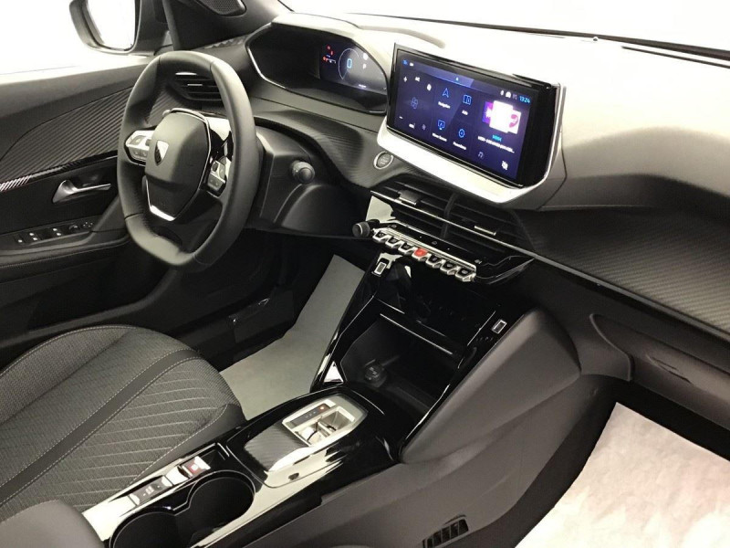PEUGEOT 2008 ALLURE HYBRID 145 E-DSC6