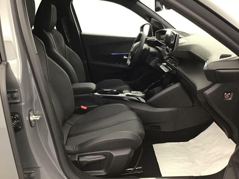 PEUGEOT 2008 HYBRID 136 E-DCS6 GT