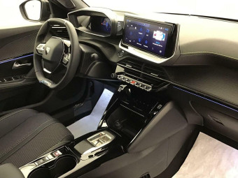 PEUGEOT 2008 HYBRID 136 E-DCS6 GT