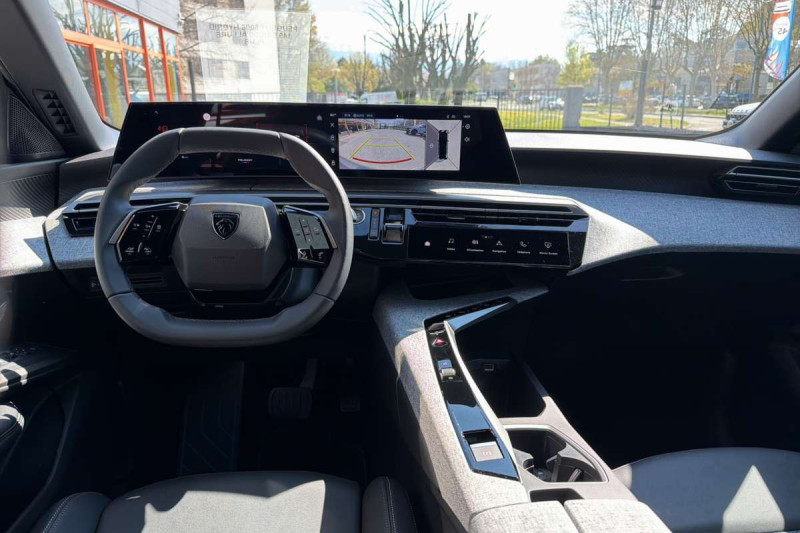 PEUGEOT 5008 HYBRID 145 E-DCS6 ALLURE PLUS