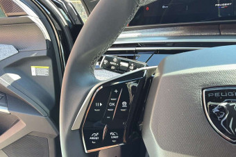 PEUGEOT 5008 HYBRID 145 E-DCS6 ALLURE PLUS