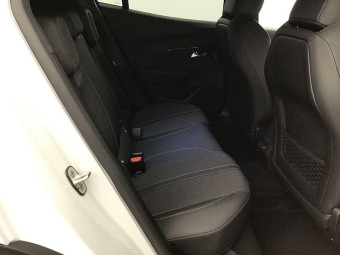 PEUGEOT 2008 HYBRID 136 E-DCS6 GT