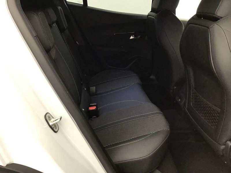 PEUGEOT 2008 HYBRID 136 E-DCS6 GT