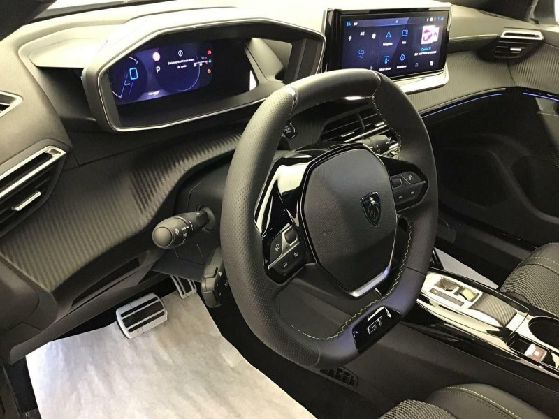 PEUGEOT 2008 HYBRID 136 E-DCS6 GT
