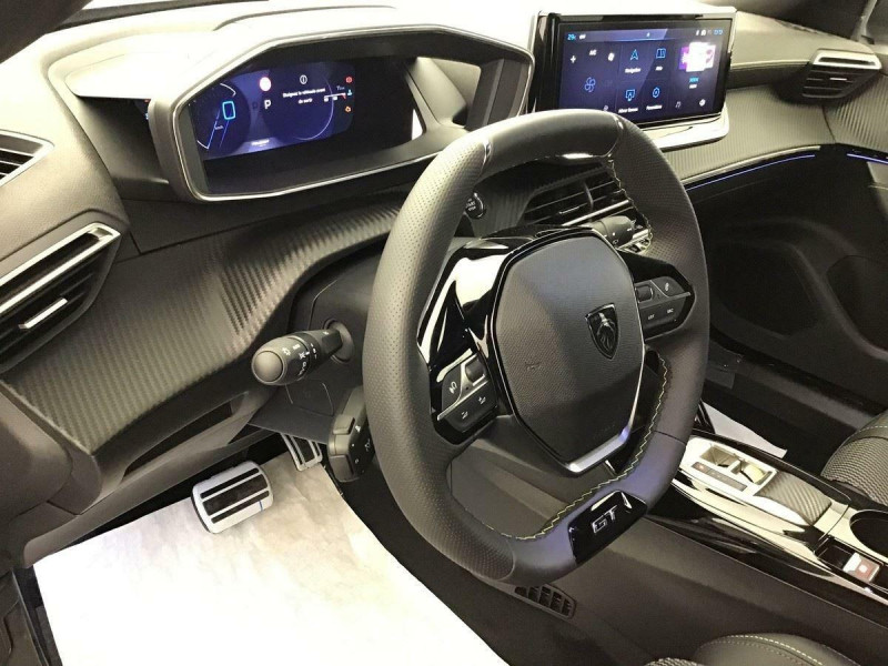 PEUGEOT 2008 HYBRID 136 E-DCS6 GT
