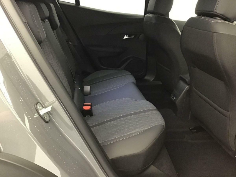 PEUGEOT 2008 ALLURE HYBRID 145 E-DSC6