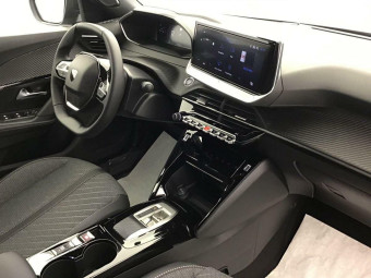 PEUGEOT 2008 ALLURE HYBRID 145 E-DSC6