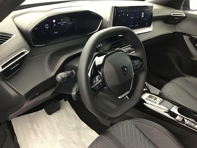 PEUGEOT 2008 ALLURE HYBRID 145 E-DSC6