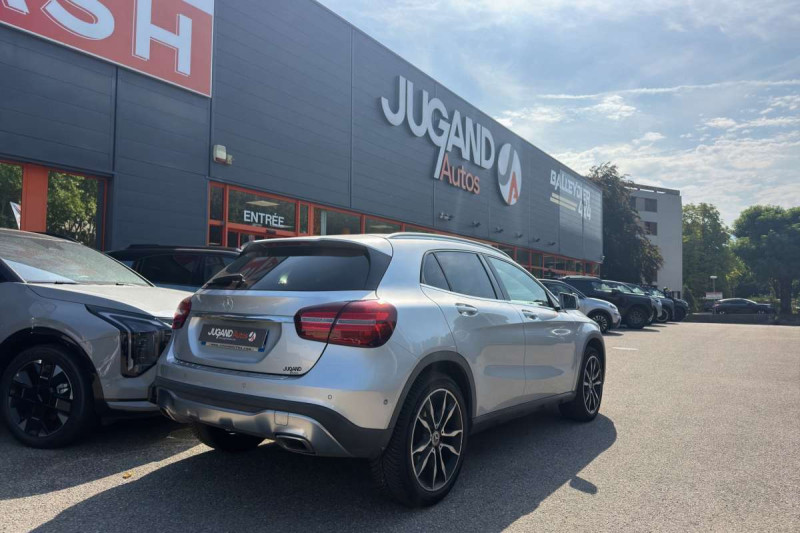 MERCEDES-BENZ GLA 200D 136 BUSINESS EDITION