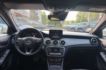 MERCEDES-BENZ GLA 200D 136 BUSINESS EDITION