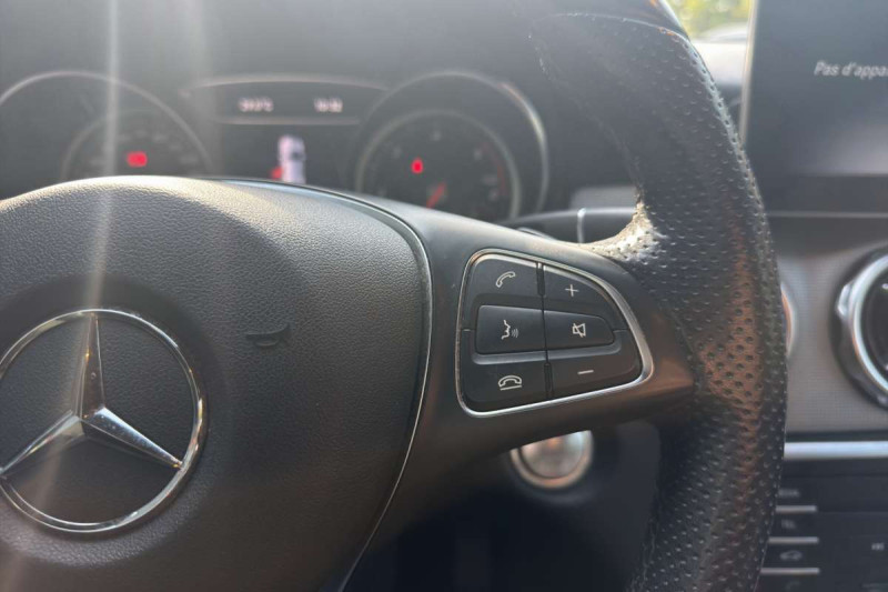 MERCEDES-BENZ GLA 200D 136 BUSINESS EDITION