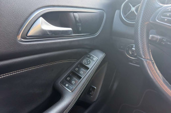 MERCEDES-BENZ GLA 200D 136 BUSINESS EDITION