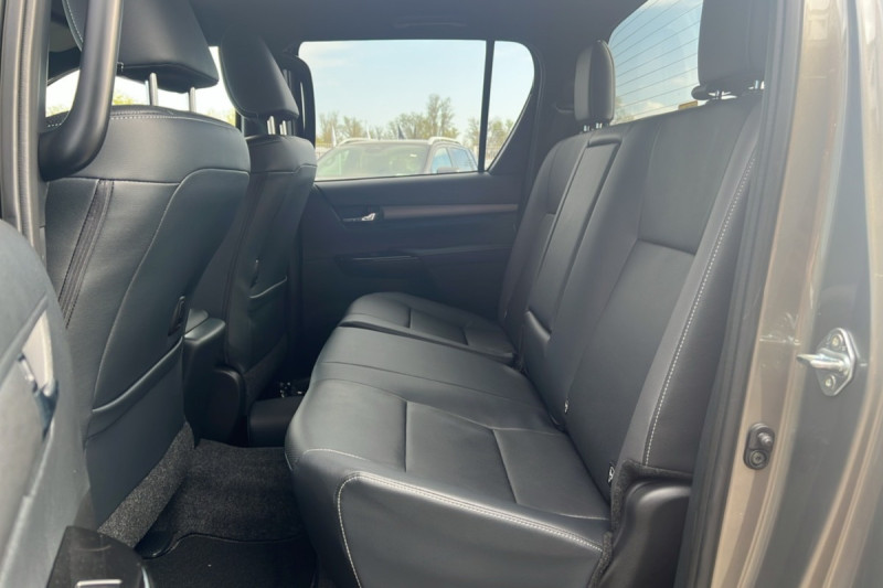 TOYOTA HILUX 2.8 204 BVA INVINCIBLE 4PL
