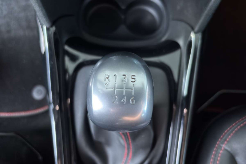 PEUGEOT 2008 1.2  130 GT LINE