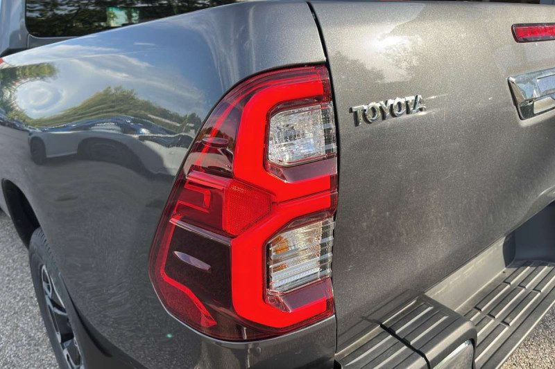 TOYOTA HILUX 2.4 D4-D 150 BVA EXECUTIVE CUIR 4PL