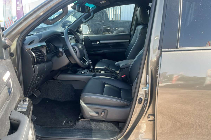TOYOTA HILUX 2.8 204 BVA INVINCIBLE RIDEAU