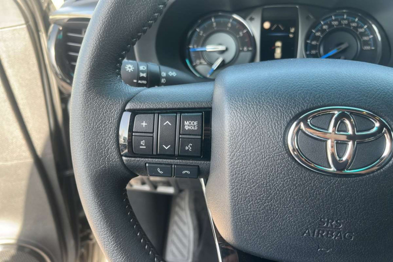 TOYOTA HILUX 2.8 204 BVA INVINCIBLE RIDEAU