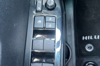 TOYOTA HILUX 2.8 204 BVA INVINCIBLE RIDEAU