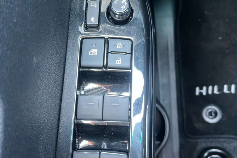 TOYOTA HILUX 2.8 204 BVA INVINCIBLE RIDEAU