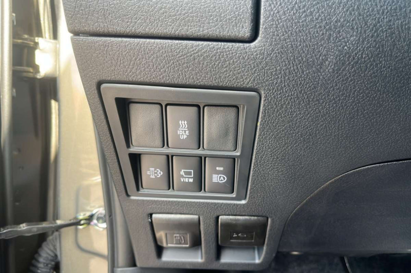 TOYOTA HILUX 2.8 204 BVA INVINCIBLE RIDEAU