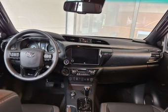 TOYOTA HILUX 2.8 204 BVA INVINCIBLE 4PL