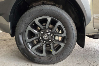 TOYOTA HILUX 2.8 204 BVA INVINCIBLE 4PL