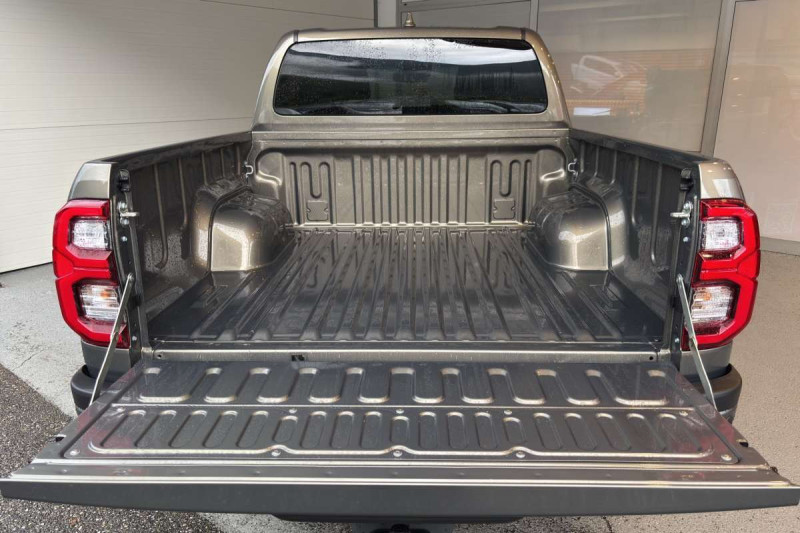 TOYOTA HILUX 2.8 204 BVA INVINCIBLE 4PL