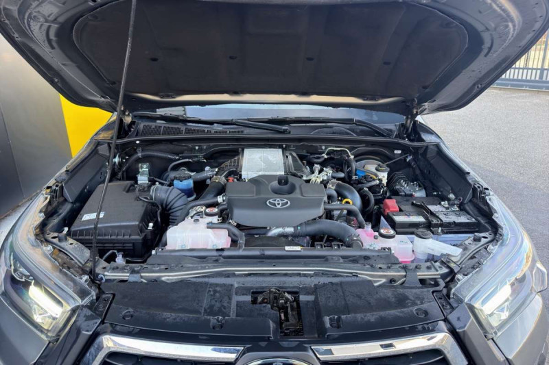 TOYOTA HILUX 2.8 204 BVA INVINCIBLE 4PL