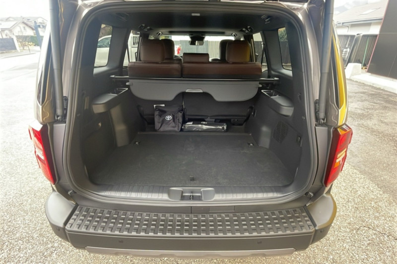 TOYOTA LAND CRUISER GDJ 250 LEGENDE 2.8 204 2 PL