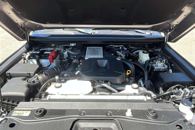 TOYOTA LAND CRUISER GDJ 250 LEGENDE 2.8 204 2 PL