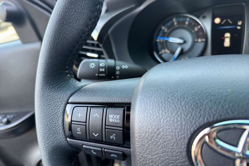 TOYOTA HILUX 2.8 204 BVA INVINCIBLE RIDEAU