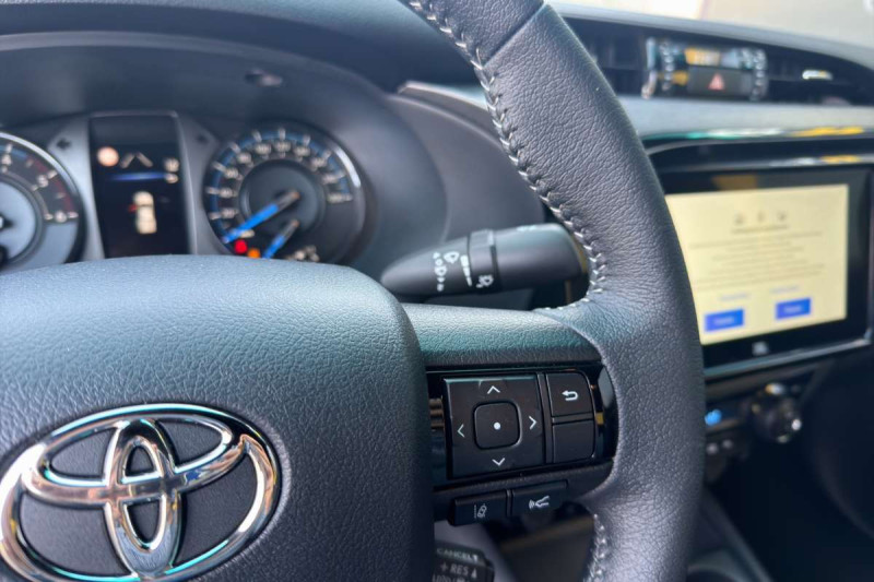 TOYOTA HILUX 2.8 204 BVA INVINCIBLE RIDEAU