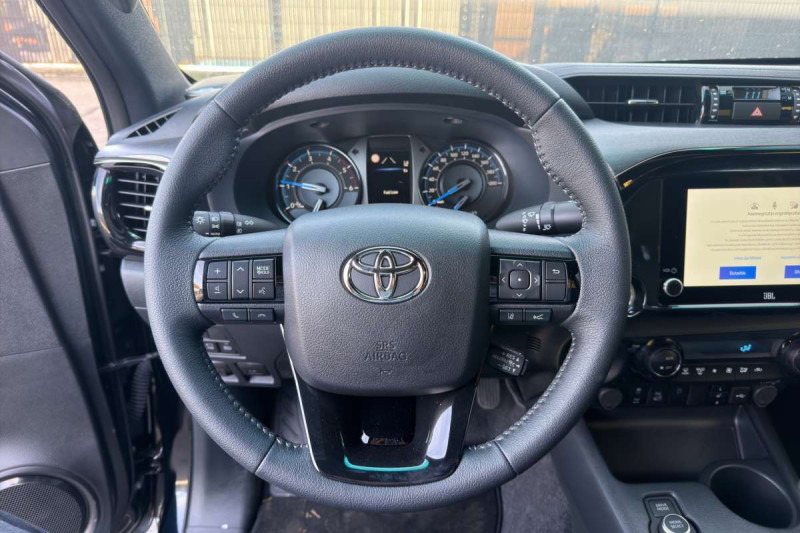 TOYOTA HILUX 2.8 204 BVA INVINCIBLE RIDEAU