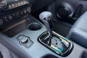 TOYOTA HILUX 2.8 204 BVA INVINCIBLE RIDEAU