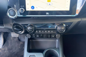 TOYOTA HILUX 2.8 204 BVA INVINCIBLE RIDEAU