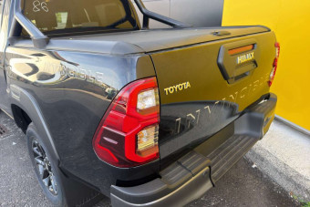 TOYOTA HILUX 2.8 204 BVA INVINCIBLE RIDEAU