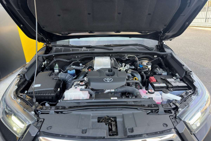 TOYOTA HILUX 2.8 204 BVA INVINCIBLE RIDEAU